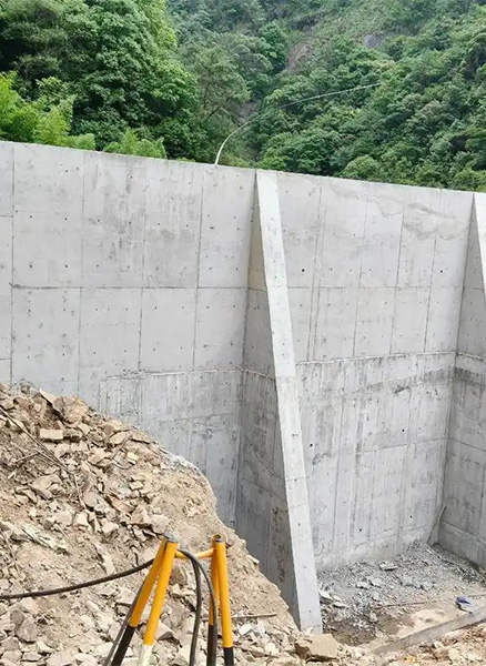 扬州高邮重力式挡土墙